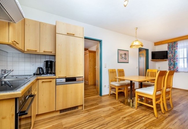 Wohnküche mit Esstisch