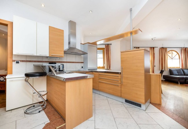 Küche mit Frühstücksbar