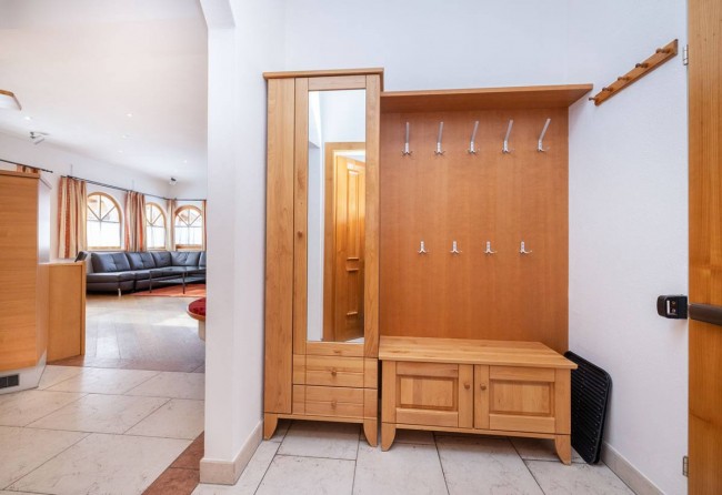 Geräumiger Eingangsbereich mit Garderobe