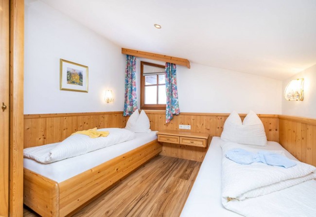 Schlafzimmer mit 2 Einzelbetten