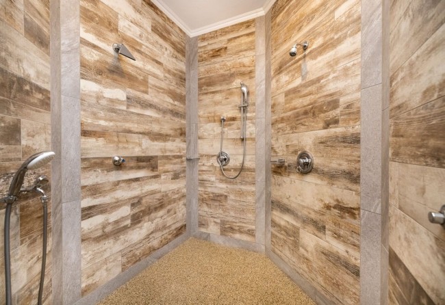 Geräumige Erlebnisduschen