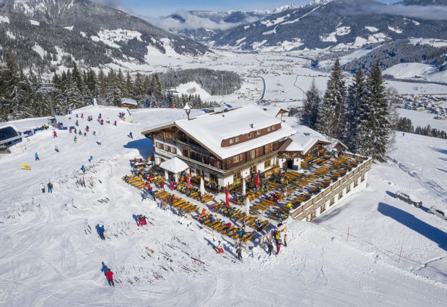 Der Berggasthof Munzen direkt auf der Skipiste in Flachau © Christian Fischbacher