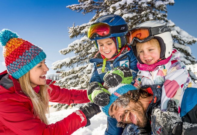 Familienurlaub im Winter © Flachau Tourismus