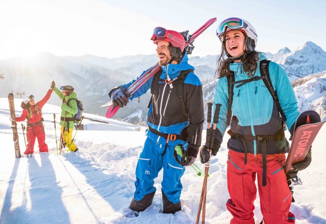 Skifahren im Tiefschnee © Flachau Tourismus